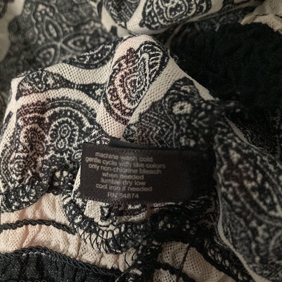 🛍️[DONATED] The Limited | Blouse tan black small lightweight printed - Picture 5 of 7